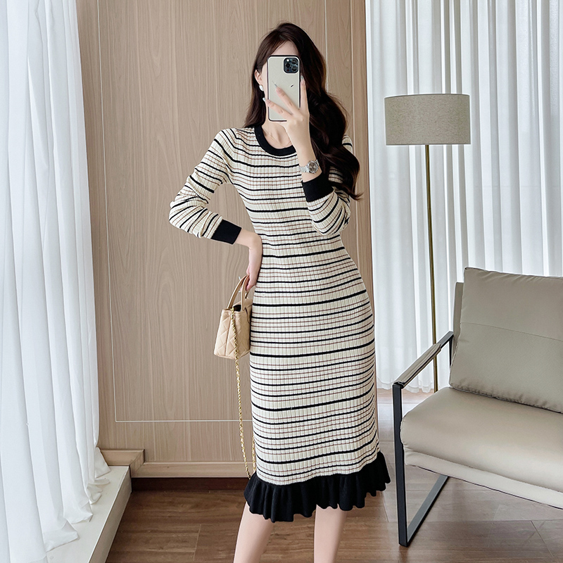 秋冬新款内搭针织连衣裙女法式名媛风中长款鱼尾荷叶边打底毛衣裙