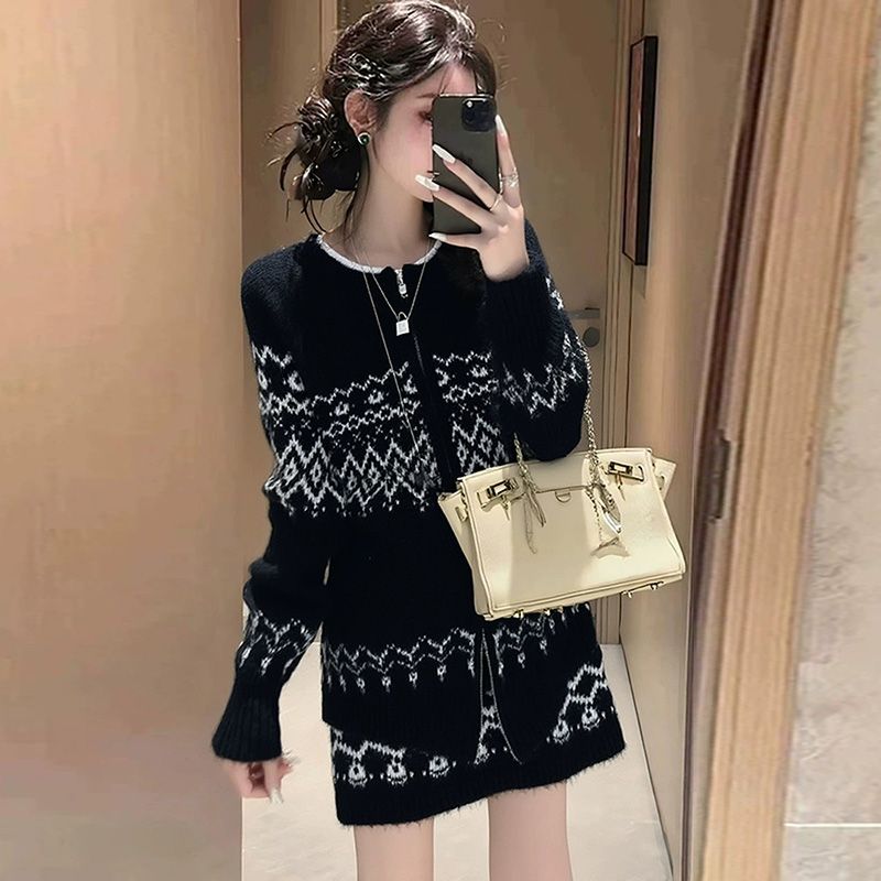 慵懒风黑色提花毛衣开衫短裙套装