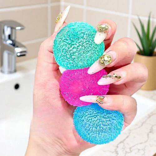 Popular gold powder maltose friction ball candy decompressio
