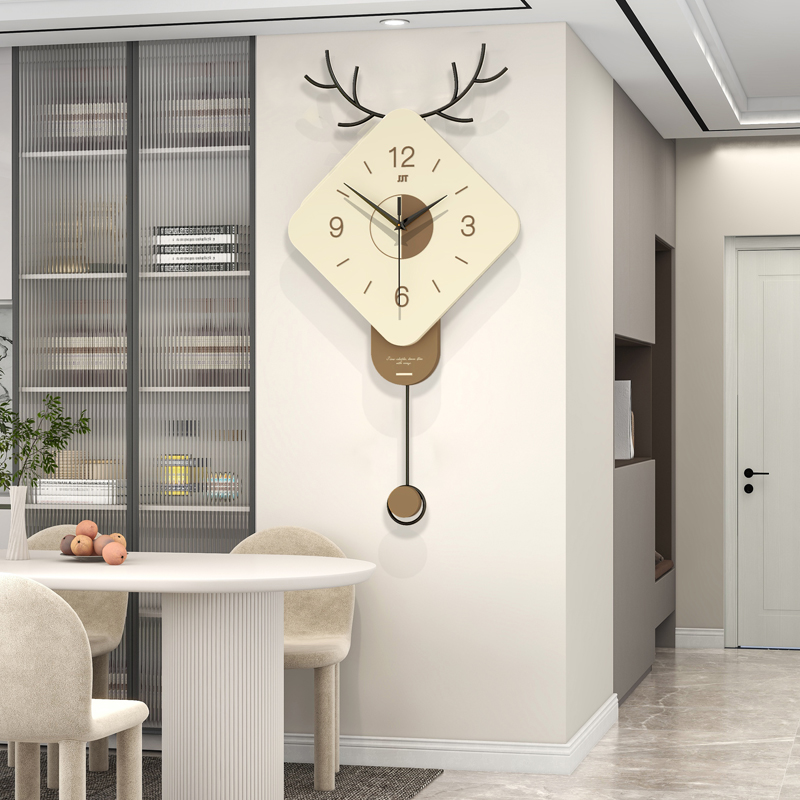 现代简约家用餐厅时钟2023新款网红装饰时尚创意钟表客厅挂墙挂钟