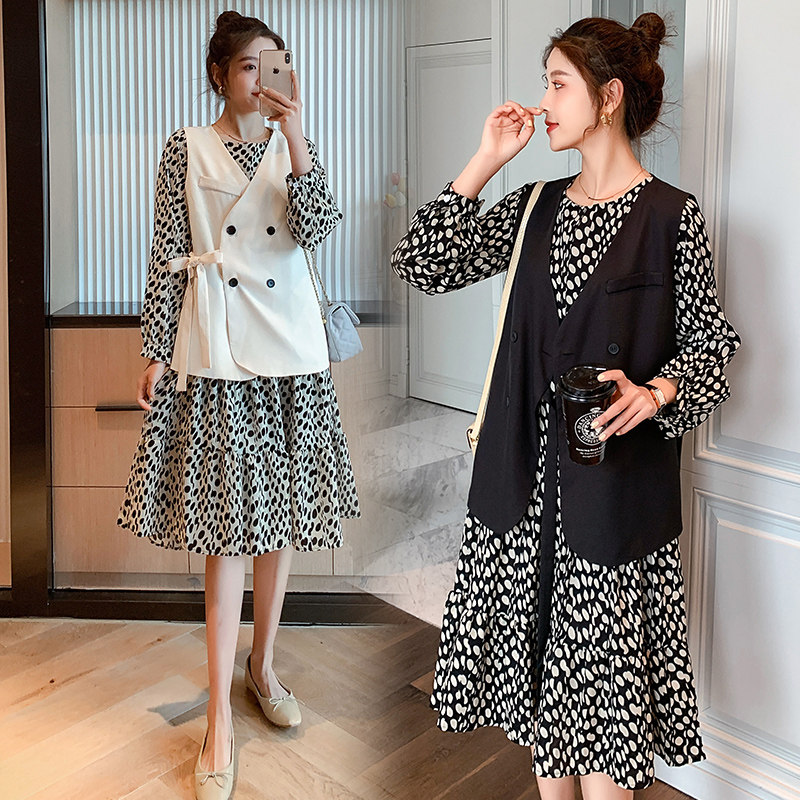 孕妇秋装套装时尚2021新款潮妈长款连衣裙马甲两件套洋气秋季裙子