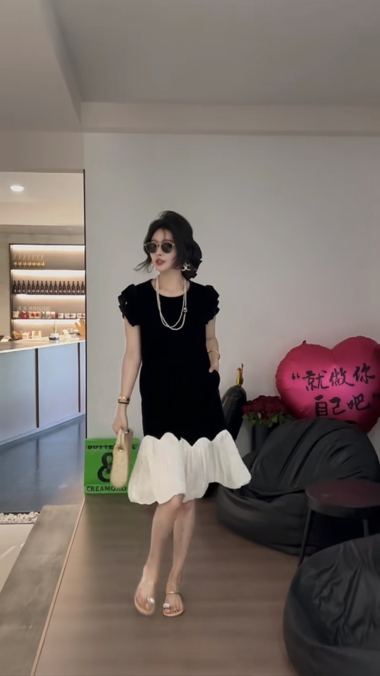 2025夏新款超好看时尚丝绒拼接荷叶边连衣女精致洋气减龄设计裙子