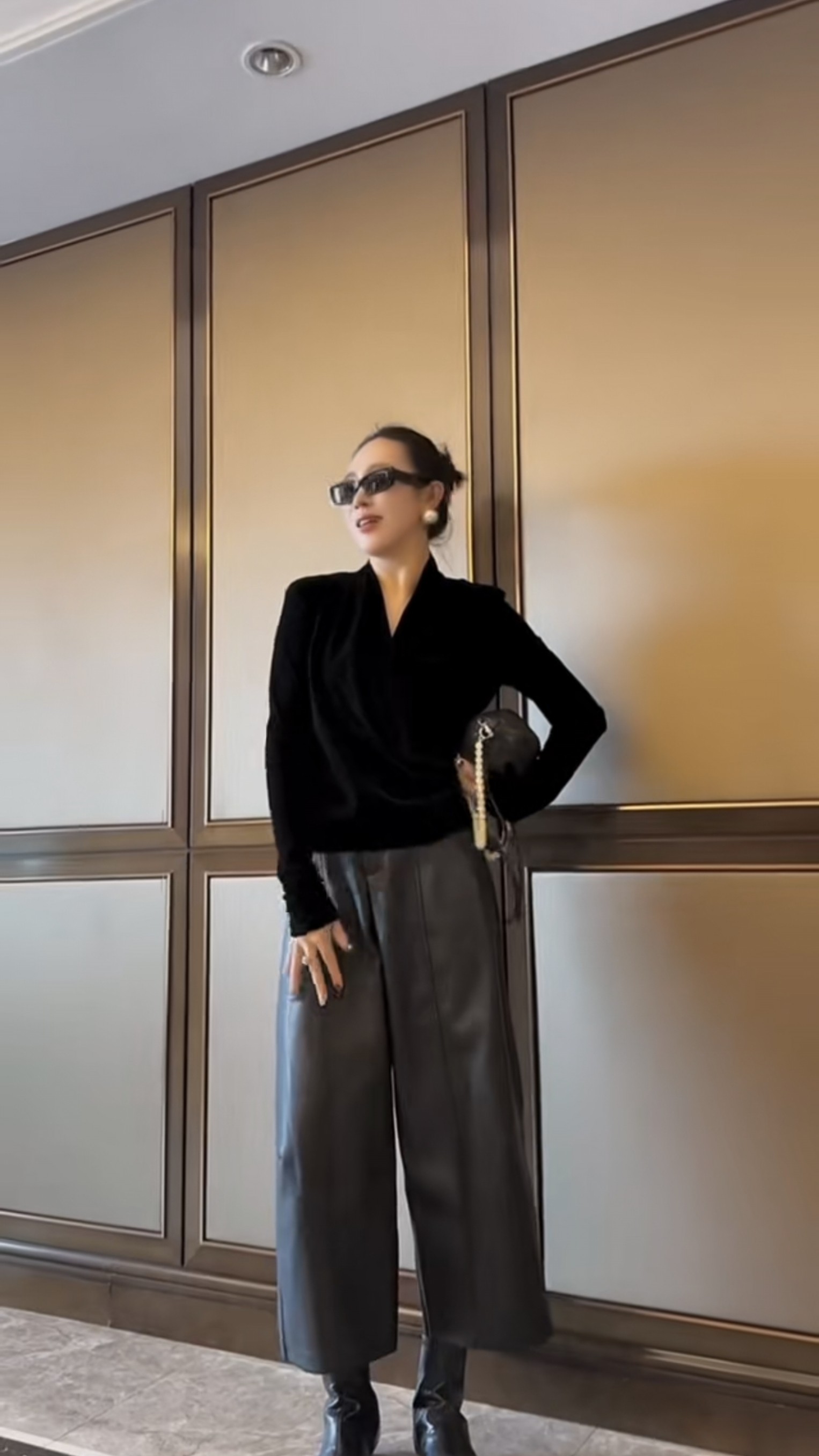 法式V领气质交叉长袖丝绒衬衫女2026新款修身设计打底衫显瘦上衣,女装/女士精品,T恤,淘宝优惠券,粉丝福利购,淘宝优惠卷