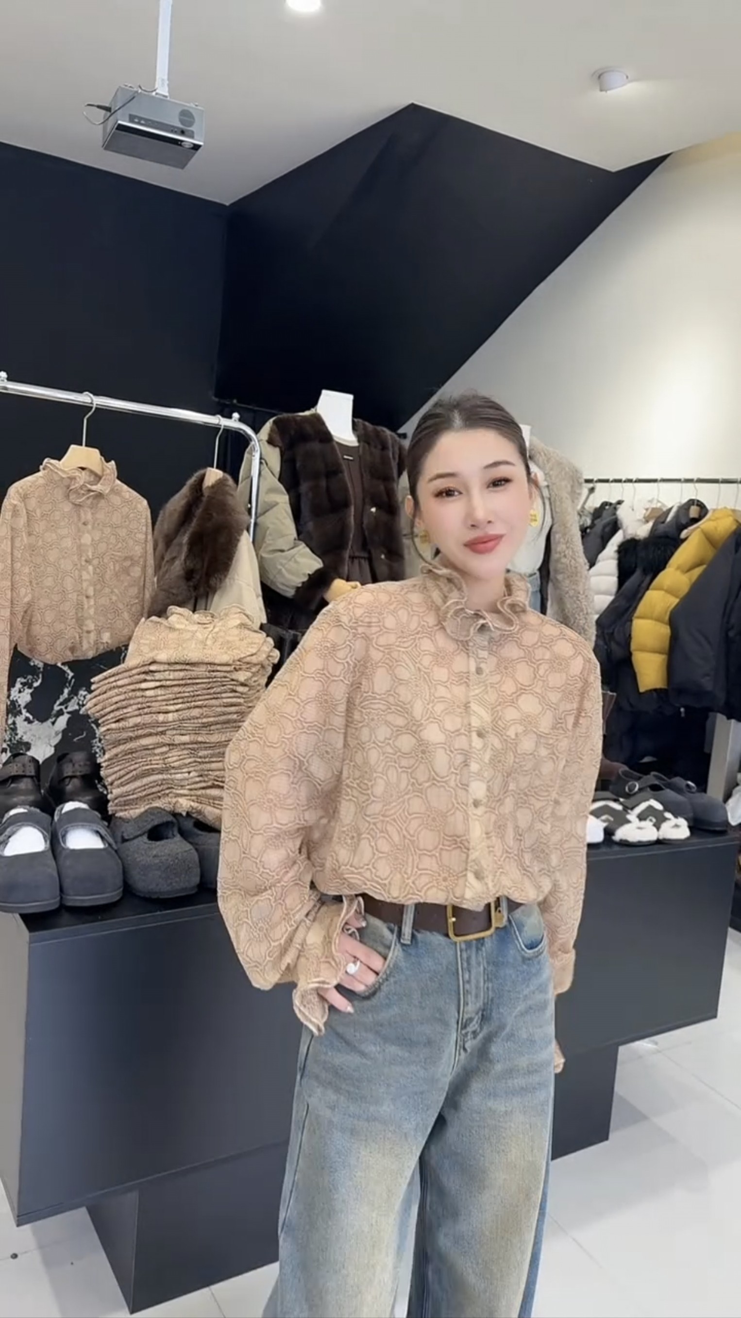 法式轻奢花苞领喇叭袖衬衫女早春2026新款衬衣提花设计感洋气上衣,女装/女士精品,衬衫,淘宝优惠券,粉丝福利购,淘宝优惠卷