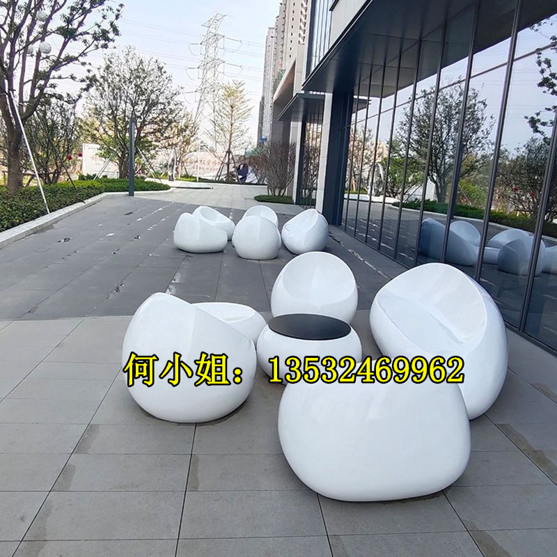 商业景区装饰玻璃钢坐凳休闲椅雕塑树脂创意桌椅模型椅子摆件定制