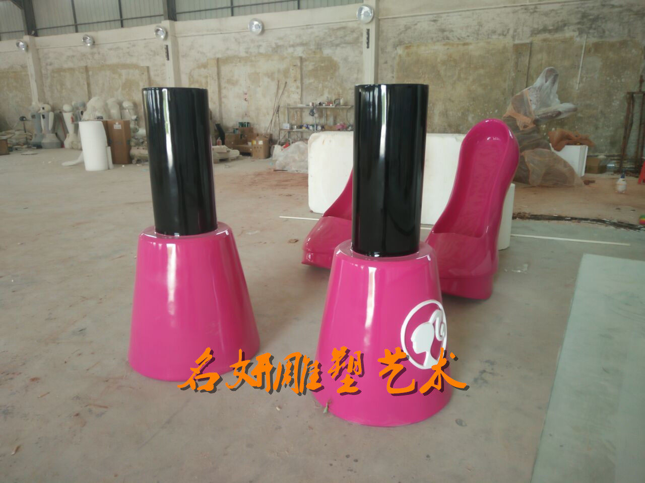 大型商场彩妆店定制仿真指甲油瓶子雕塑玻璃钢美妆粉饼造型大摆件