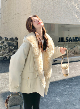 浅黄色羊羔毛拼接连帽派克羽绒服女2025冬季保暖加厚90白鸭绒外套