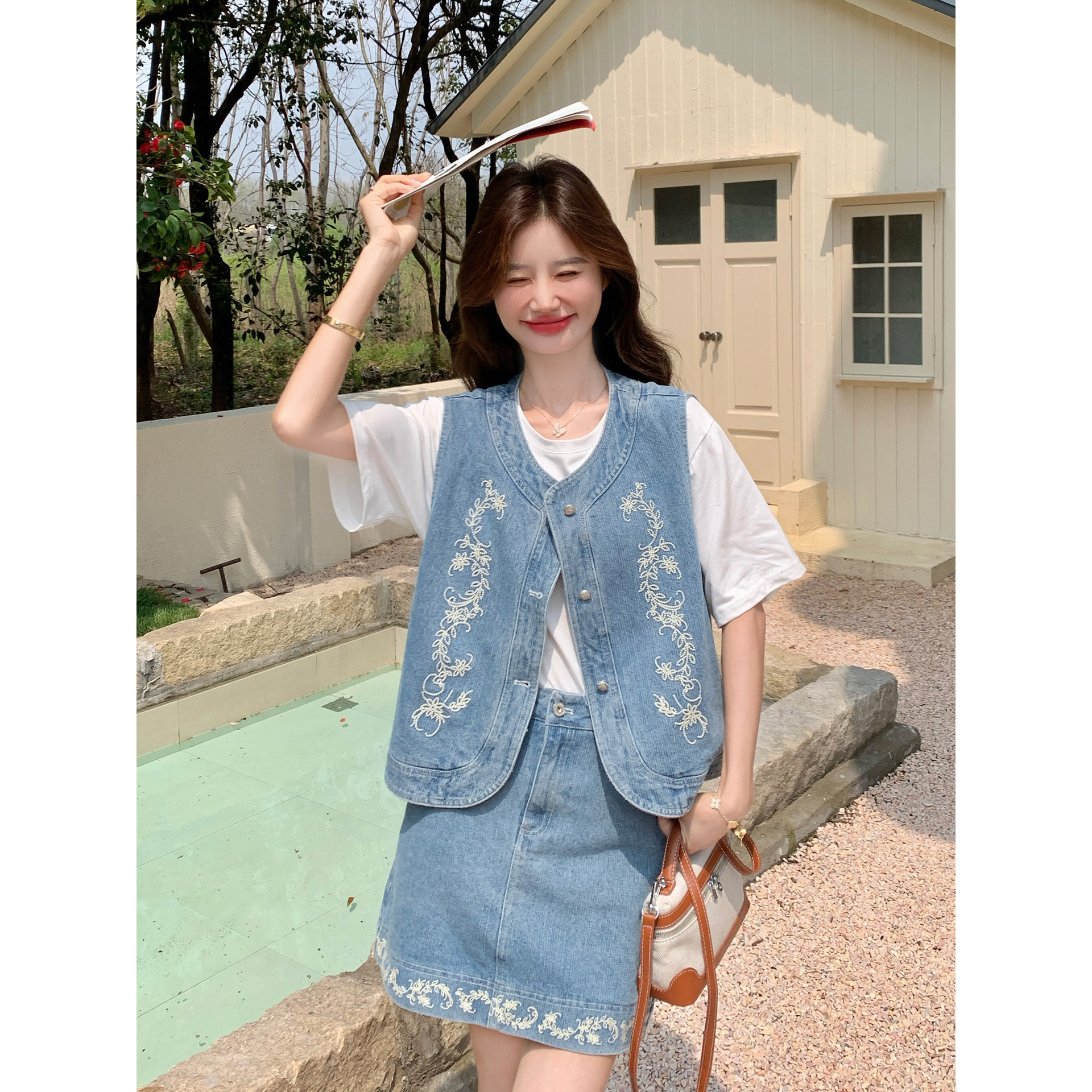 法式复古设计感刺绣牛仔马甲套装女2026夏新款时尚T恤短裙三件套