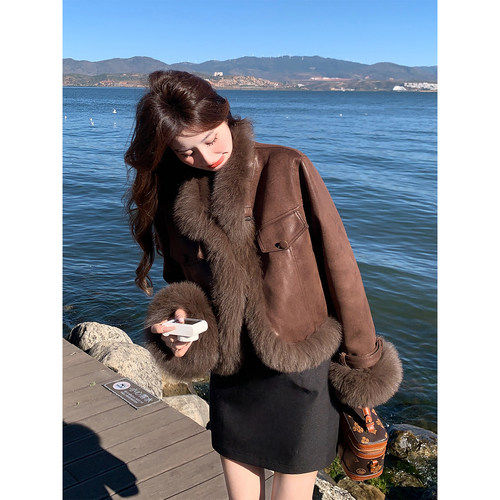 美拉德轻奢气质皮毛一体羽绒服女2025冬新款高端洋气毛绒拼接外套