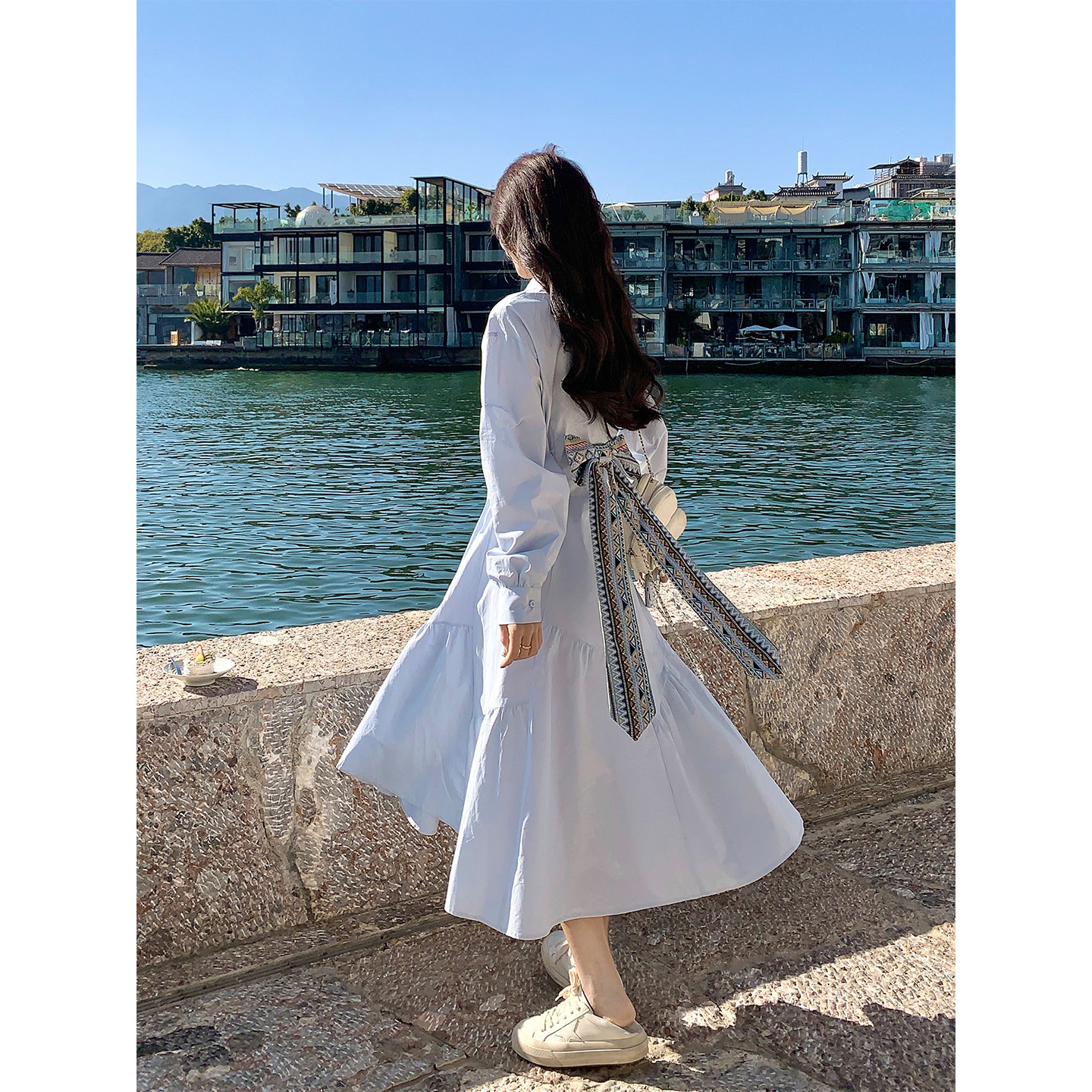 蓝色衬衫连衣裙女2025新款春季宽松休闲超好看长袖鱼尾裙气质长裙