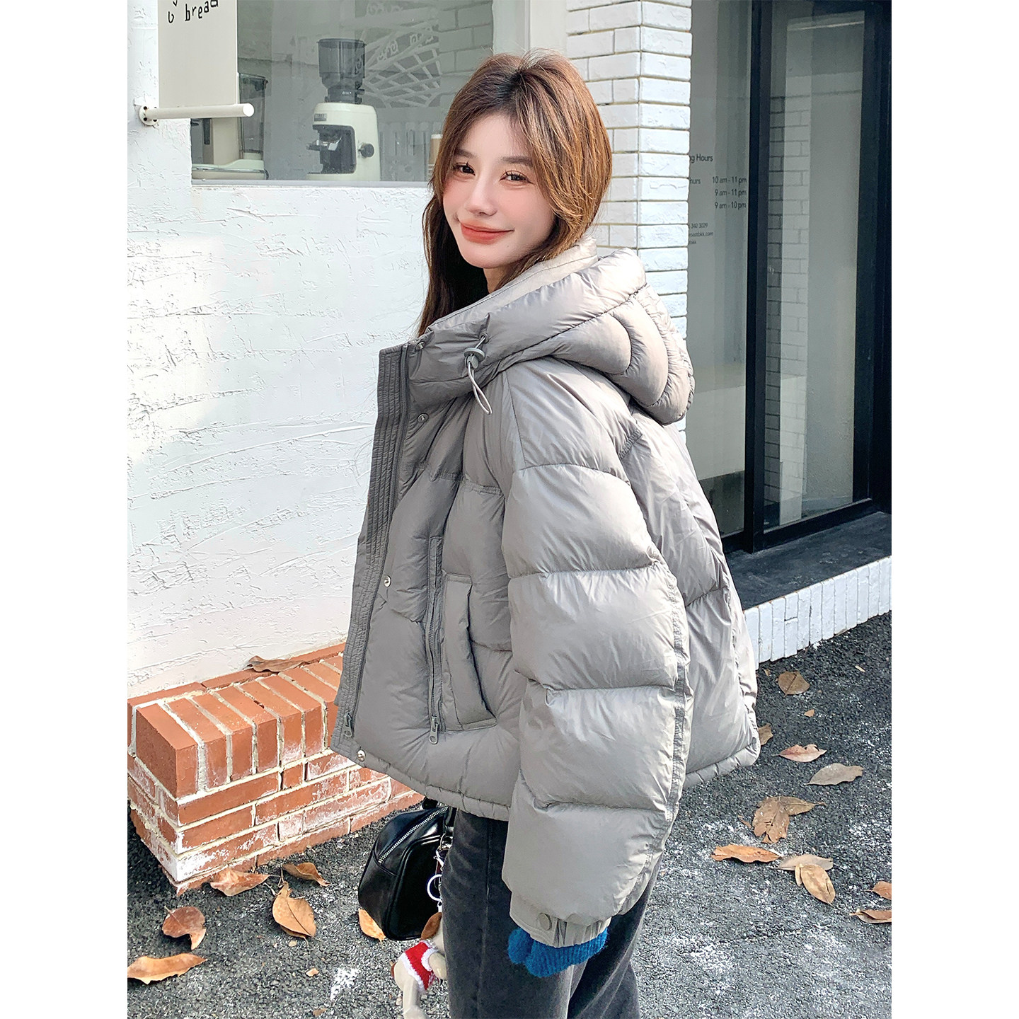 灰色短款连帽羽绒服女冬2025新款韩版简约小个子爆款90白鸭绒外套