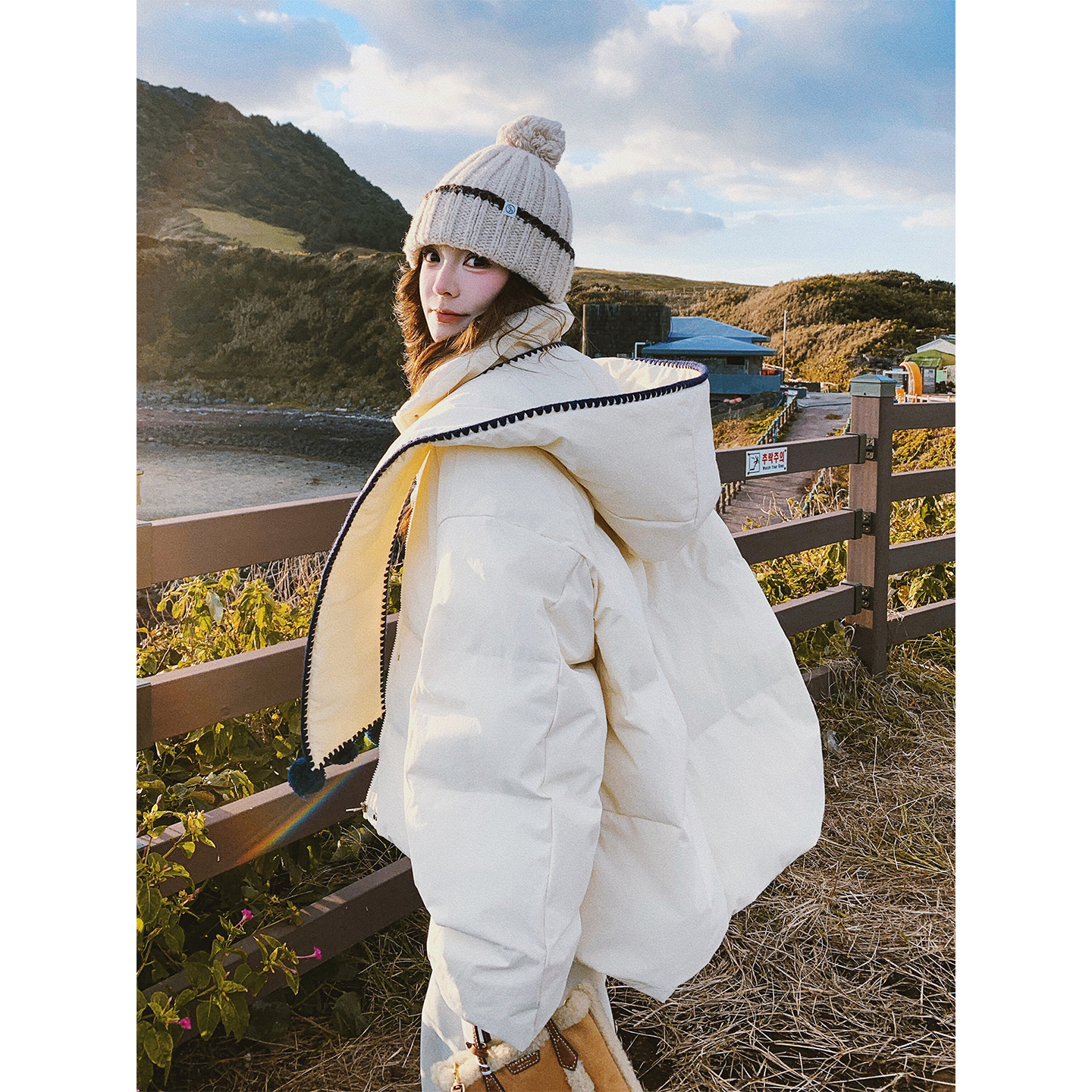 米白色可爱减龄连帽羽绒服女2025冬季新款韩版松弛感保暖90绒外套