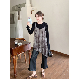 独特漂亮春装一整套韩系时尚丝绒钩花吊带裙叠穿打底衫皮裤三件套