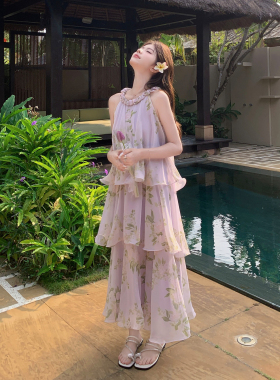 法式紫色碎花露肩挂脖连衣裙女2026年夏季新款度假风气质显瘦长裙