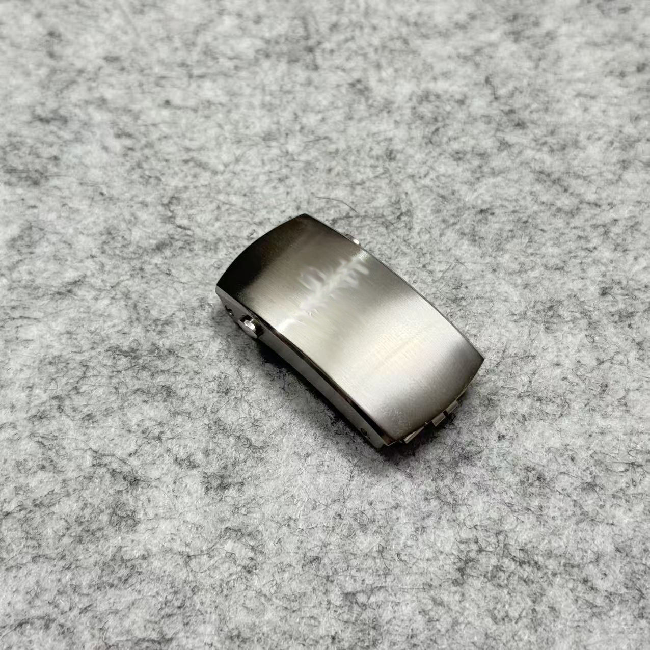 适配欧米茄新款海马300手表带表扣表节不锈钢PUSH微调钢带折叠扣