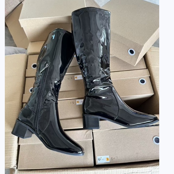 冬季新款女士马丁靴中高筒时尚简约粗跟高跟女靴方头侧拉链长靴