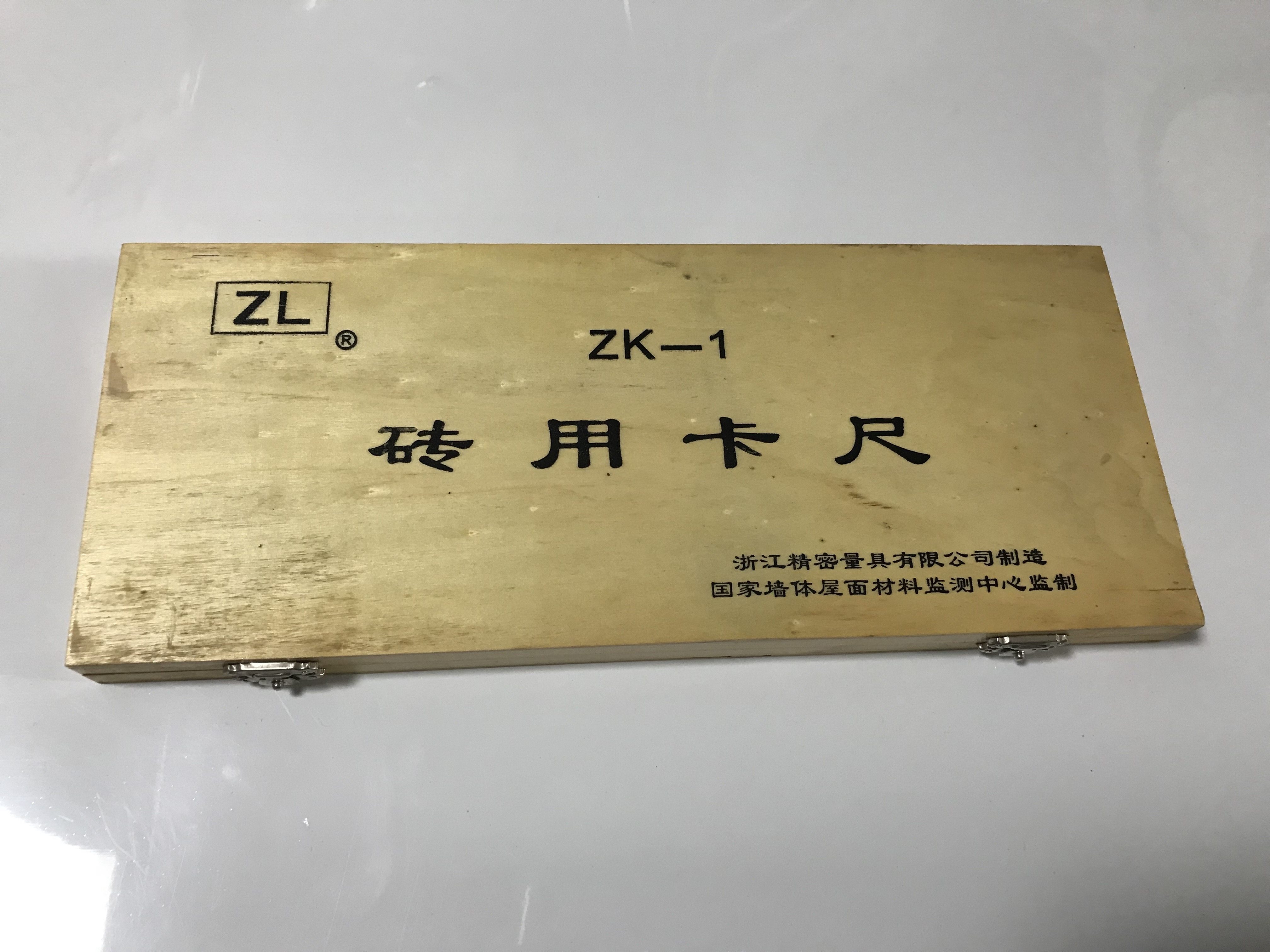 本产品满足GB2542－91《砌墙试验方法》标准指定的量具，用于砖瓦生产企业、砖瓦质检部门对砌墙砖外形尺寸、弯曲、杂质凸出的测量。