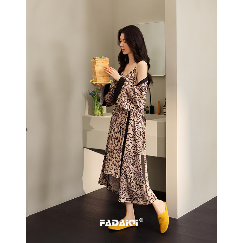 法黛琪冰丝睡袍女夏2025新款豹纹吊带睡裙带胸垫睡衣两件套家居服