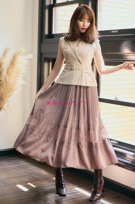 无袖马甲+百褶蕾丝连衣裙两件