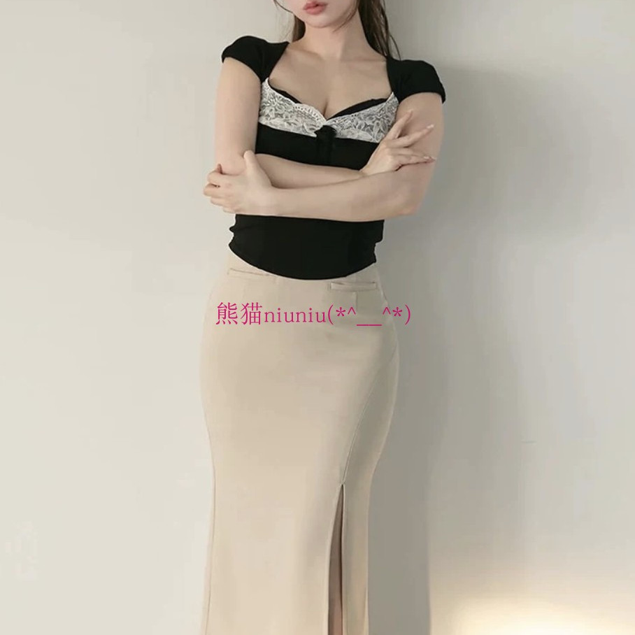 胸前蕾丝短袖T恤+微开叉半身裙