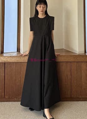 圆领立体小方袖喇叭长款连衣裙