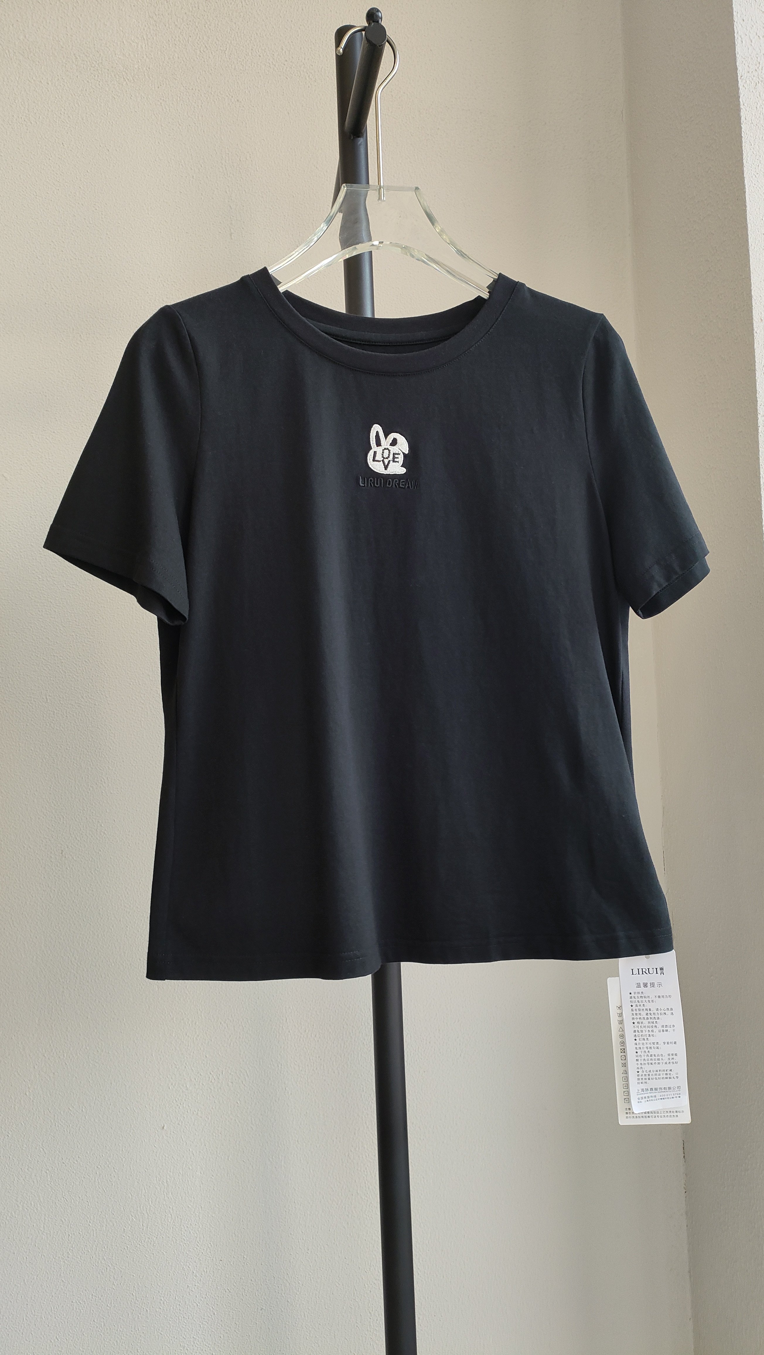 Li芮正品断码亏清夏装上新 黑色圆领刺绣小标修身款纯棉短袖T恤女