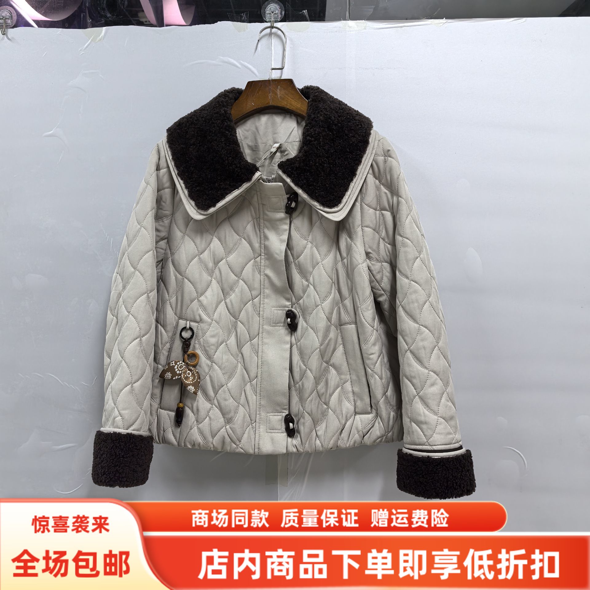 梵姿M-7908冬装2025时尚休闲韩系颗粒绒拼接翻领夹棉女新款短外套