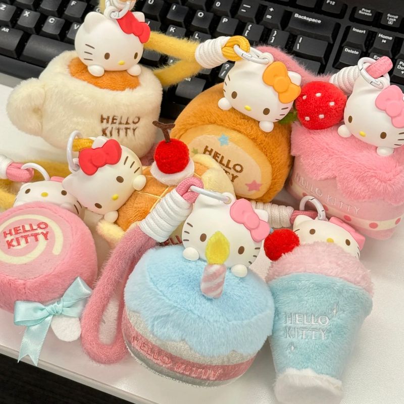 现货包邮hello kitty甜蜜工坊-夏日黑皮毛绒香薰系列盲盒潮玩挂件