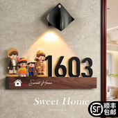 创意家庭一家三口四口装 2026年新款 胡桃木可爱个性 饰门牌定制温馨带灯情侣房间住宅家用感应灯高级感轻奢牌子