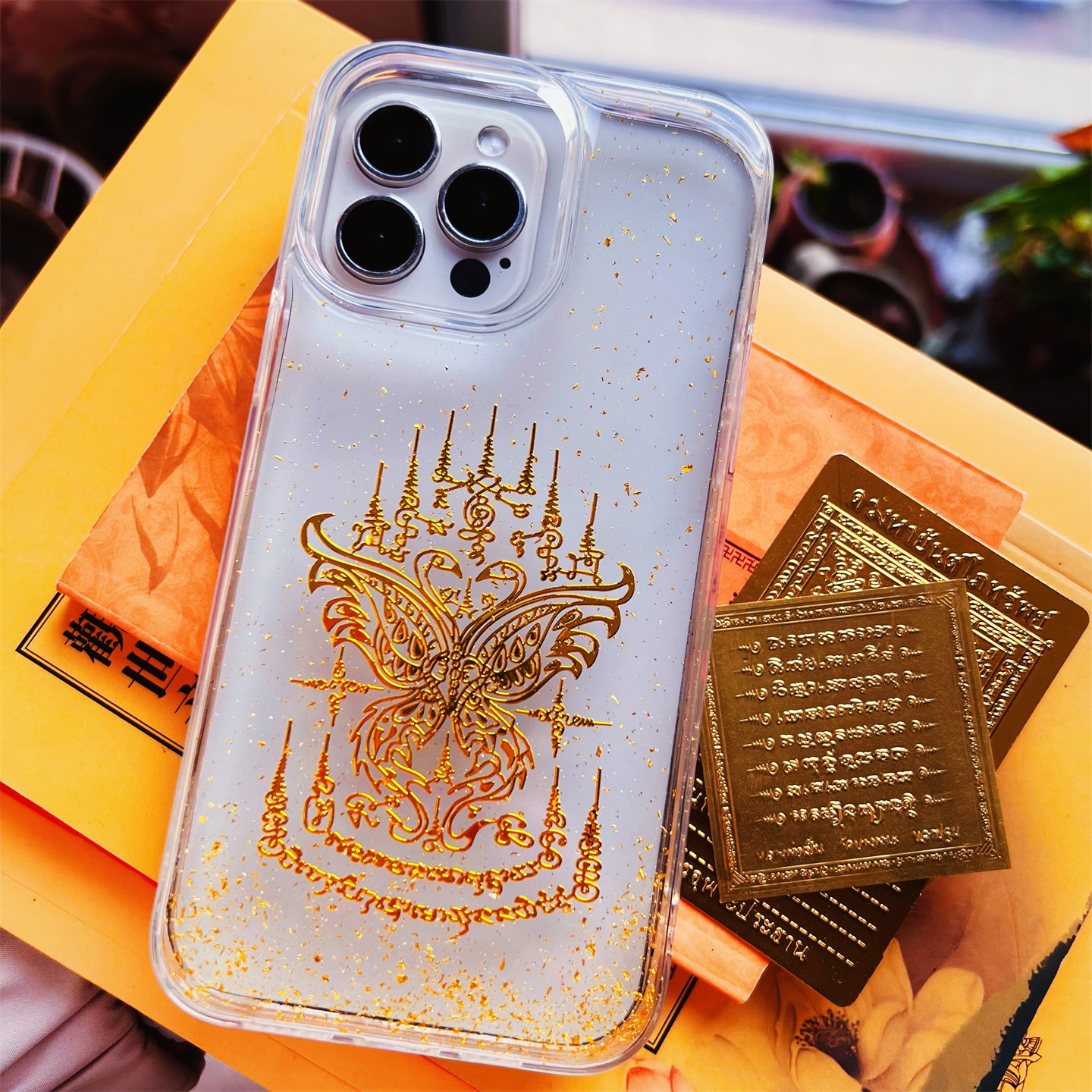 招财蝴蝶手机壳适用苹果17发财iphone16透明金色泰国风经文15plus女神款14奢华风金箔13pro全包防摔202