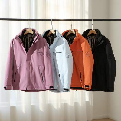 可拆卸摇粒绒内胆防泼水冲锋衣男