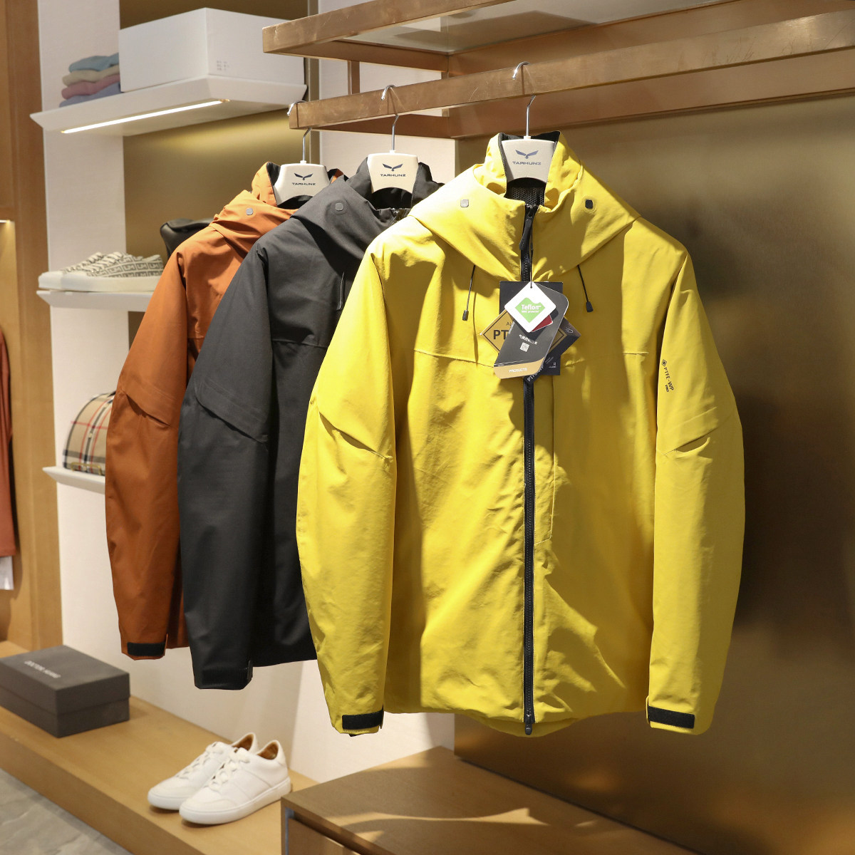 石墨烯发热科技！全压胶！山系户外秋冬款男女款三防保暖硬壳棉服