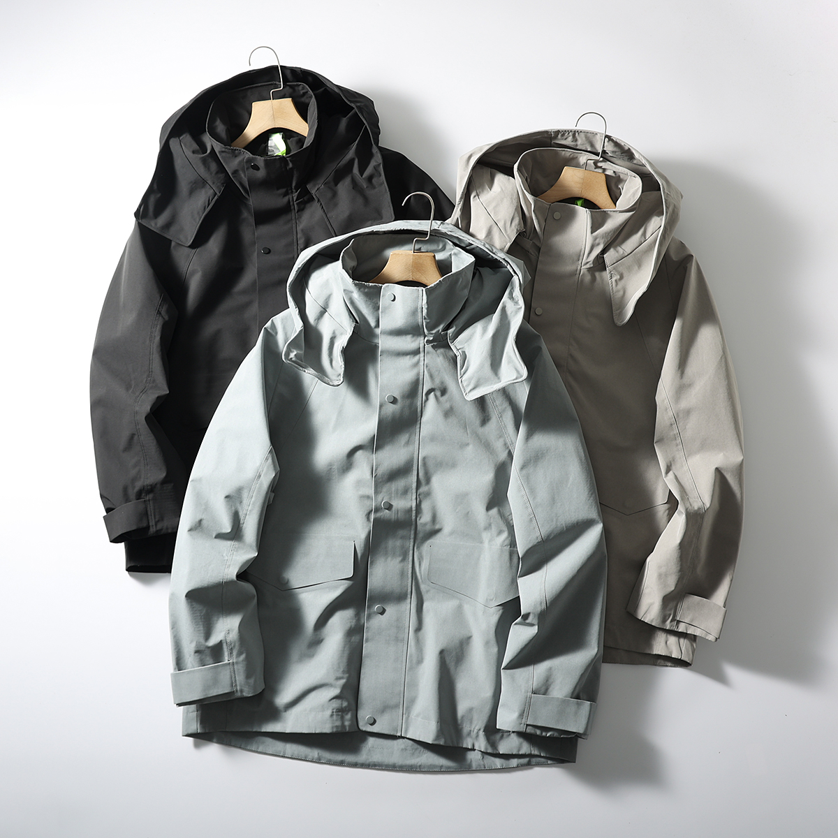 山系机能无缝压胶工装登山冲锋衣