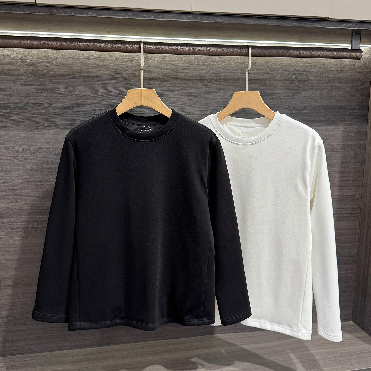 轻盈保暖90鹅绒圆领长袖打底衫男