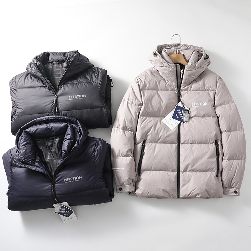 轻盈蓬松保暖90绒连帽防风羽绒服