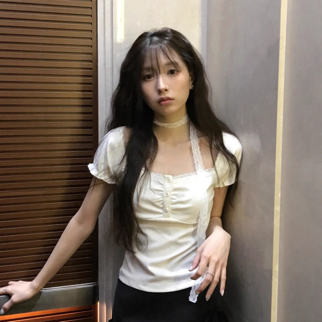 纯欲少女蕾丝短袖T恤泡泡袖修身上衣Lace short sleeved T-shirt