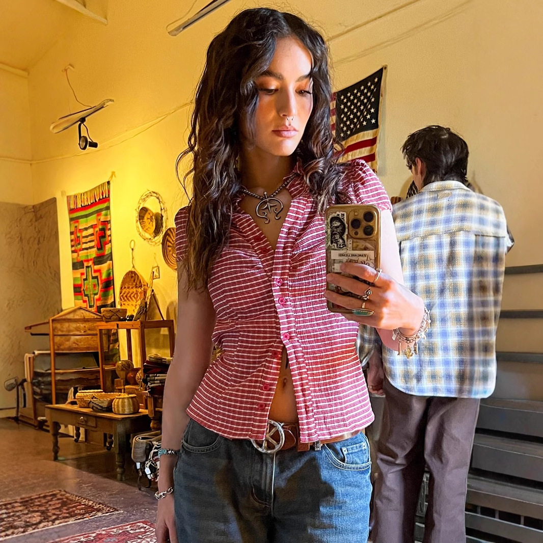 英伦风木耳边V字领格纹衬衫气质女收腰纽扣泡泡袖上衣plaid shirt
