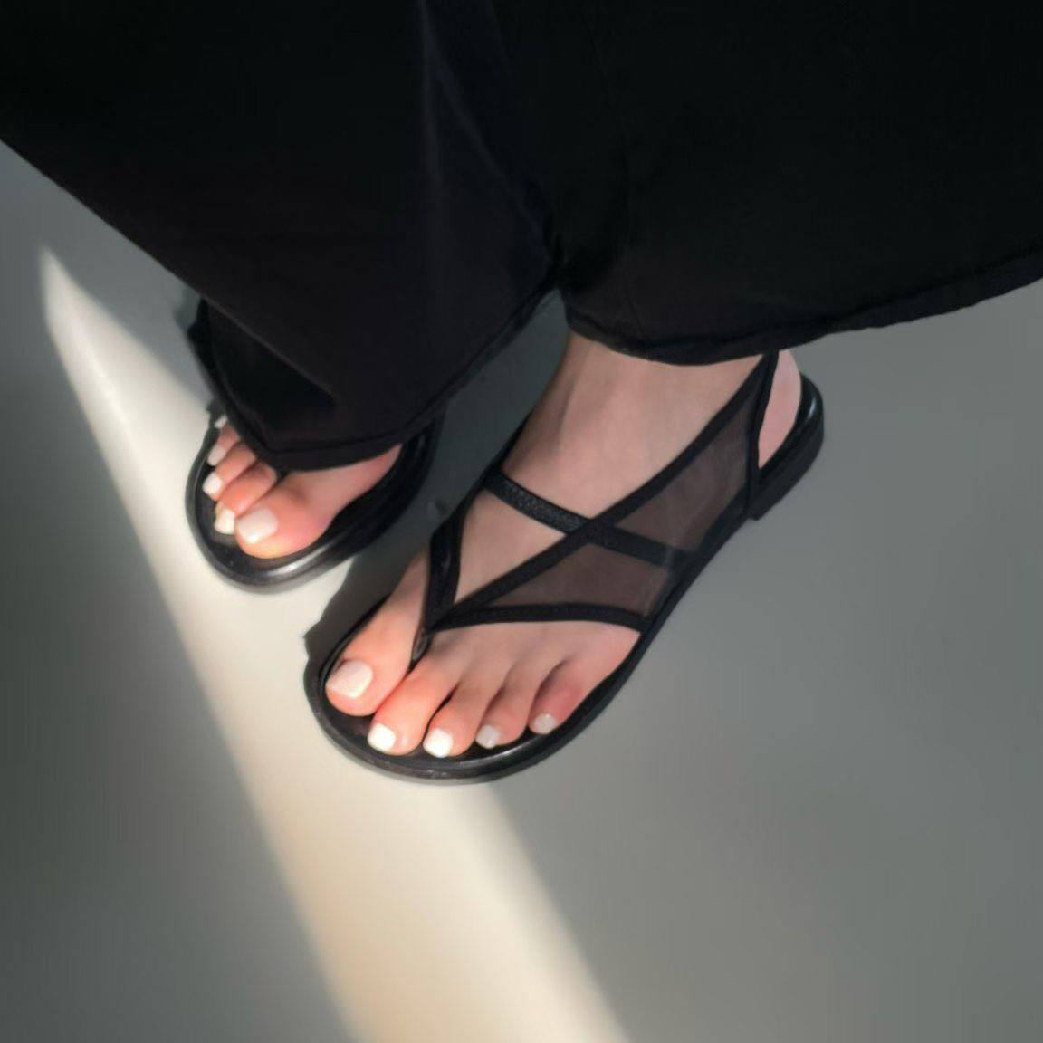苏木槿小众个性夹趾人字平底网眼透视平底罗马凉鞋女2026夏东大门