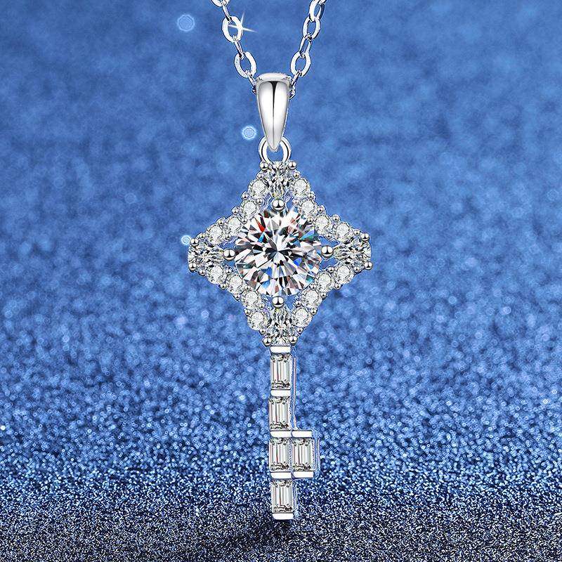 PT950铂金欧美跨境热销莫桑石项链 四叶草钥匙毛衣链吊坠1克拉项