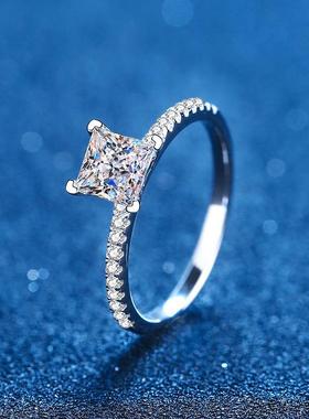 PT950铂金戒指女微镶指环莫桑石1克拉排戒 公主方莫桑石戒指女