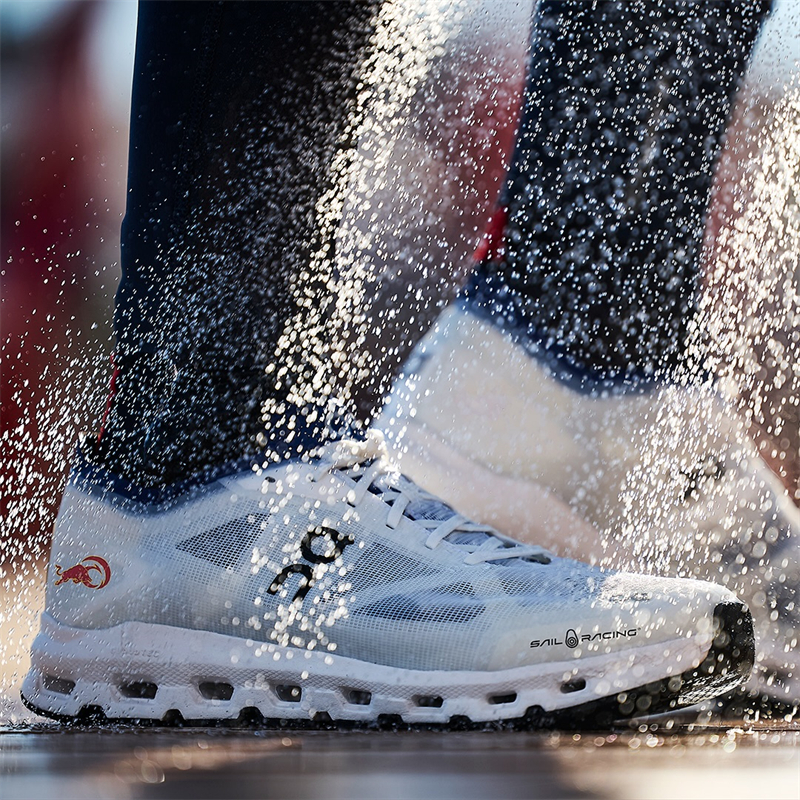 SR x ON CLOUD REGATTA BULL昂跑联名轻便快干舒适缓冲跑步鞋代购