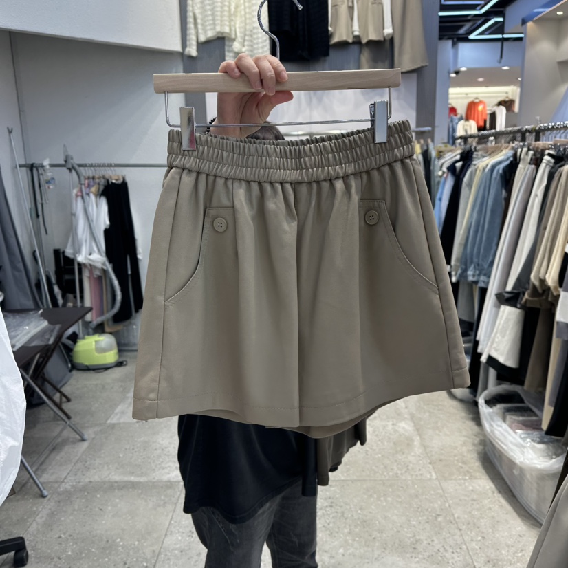 BLOOM-Q东大门㊣实拍女士新款真品人气热卖时尚短裤皮革纽扣