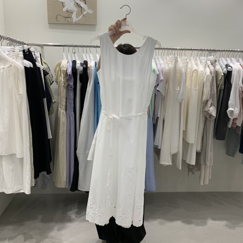 ALMOND韩国代购㊣女士新品人气热卖26春夏时尚推荐连衣裙刺绣