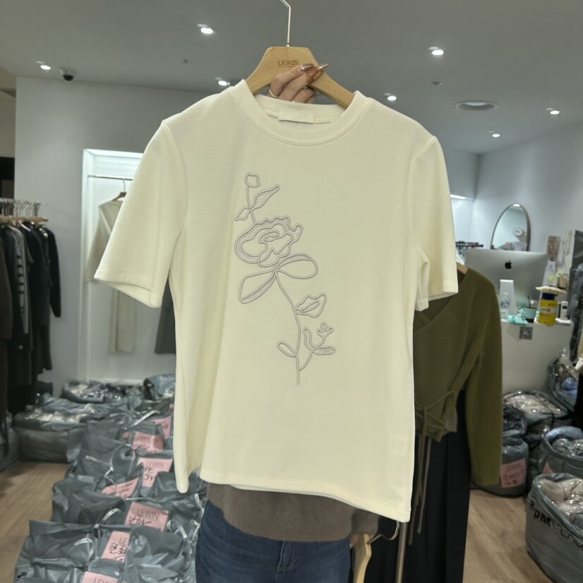 LEWIN韩国直邮㊣女士新品真品25秋冬推荐休闲热卖T恤刺绣丝绒