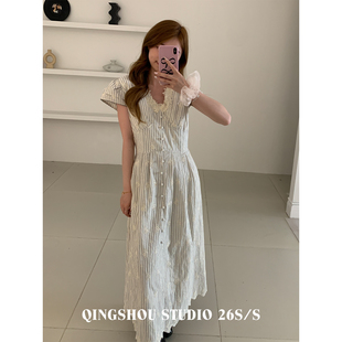 QINGSHOU清守/2026夏季新款法式复古刺绣连衣裙女V领收腰显瘦长裙