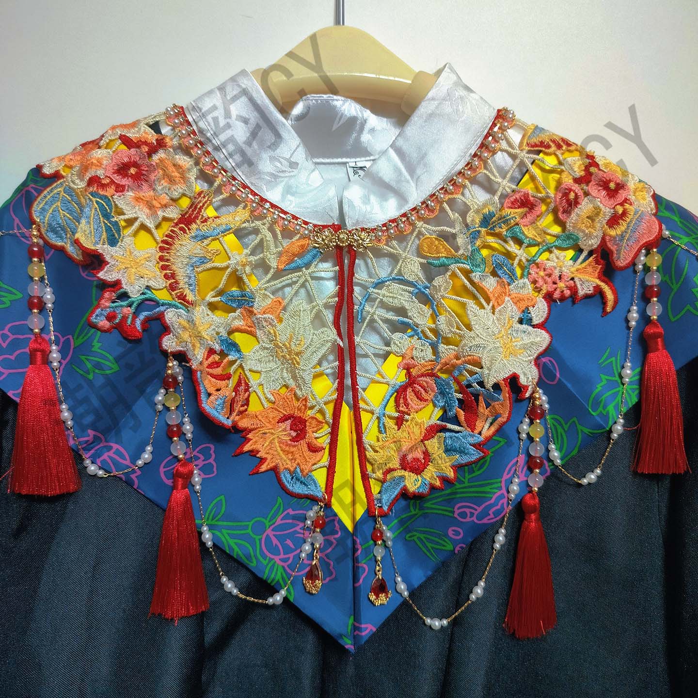 毕业服新中式云肩披肩女学士流苏刺绣汉服古风民族马面裙演出配饰