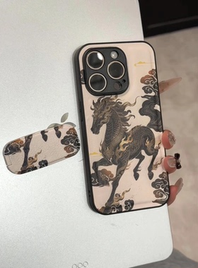 适用苹果17/16pro中国风黑金小马手机壳IPhone15/14plus女12/13pro情侣11全包小米17promax新款红米K90/80壳