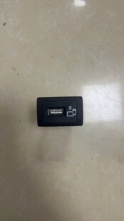 E260 E200 E300充电器接口USBcarplay CLS 奔驰e300usb213转接口