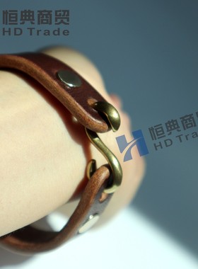 纯色复古情侣真皮饰品送礼