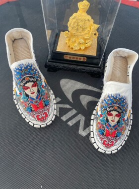 布仆绣艺纯手工亚麻新款男女花旦刺绣千层底不系带透气时尚小布鞋